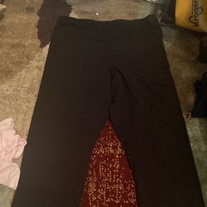 i am selling black leggings